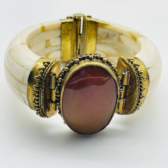 Vintage Inlaid Bangle Bracelet Brown Agate Center Brass Hinged Classic - Picture 1 of 7